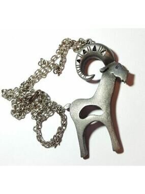 Capricorn Zodiac Necklace Pewter Large Birth Sign Goat Pendant Vintage sn01-18‎